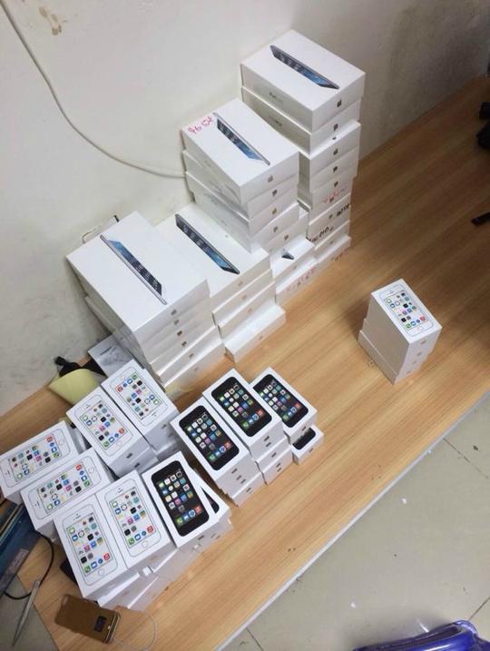 深圳苹果手机批发零售,原装正品,货源充足,价格从优,配件发票齐全