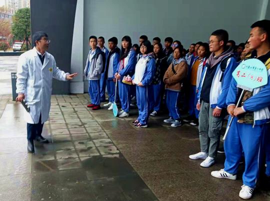 (图/杨友联,王亚平文/张晓勇审核/杨友联)