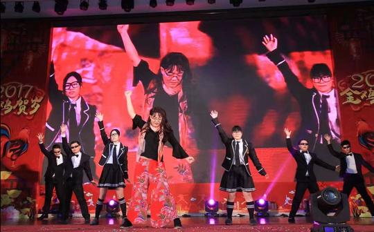 【咋了爸爸+ppap+你干嘛】公司年会上的2106经典神曲翻跳串烧