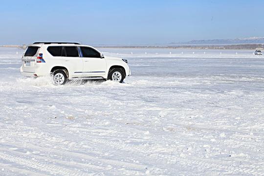 雪地汽车飘逸_图片大全—全景创意图库（quanjing.com）中国领先的正版图片视频素材网站
