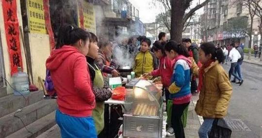 夜市地摊偏门小生意(冷门摆地摊副业月入过万)