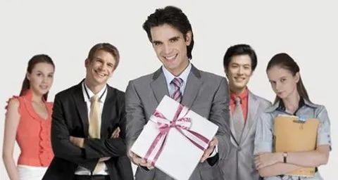 新知达人,【送小礼物】如何准备送礼?送礼话术怎么说?