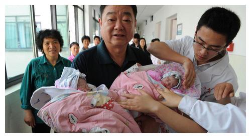 刚出生的孩子怎么沟通