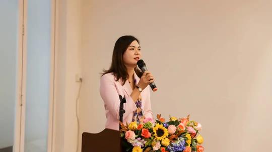 活动回顾“分享创业故事，彰显巾帼担当”呦呦鹿童装交流分享会来啦!