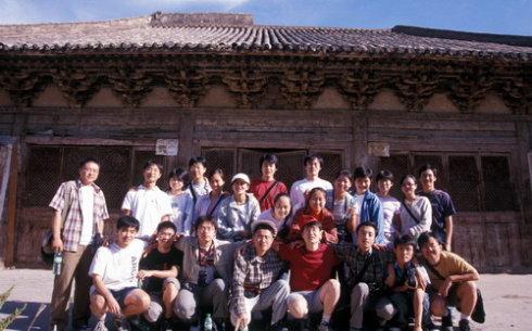 因为清华大学乡土建筑研究所的三位老师,已经在十数年的艰苦创业中闯