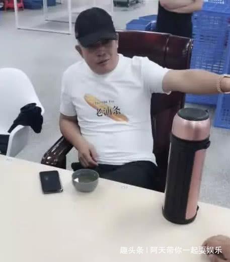 快手二驴被封后，老爸感叹世态凉炎，社会太现实，网友:自己作