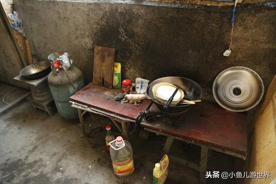 湖南农村夫妻离家千里靠手艺赚钱,一月挣8000供俩孩子