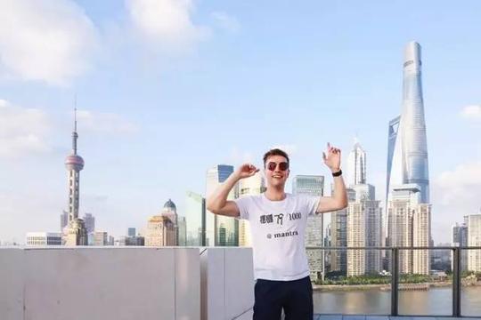 【慧·热点】美国帅哥名校毕业来中国创业,最后在北京街头和大妈斗舞