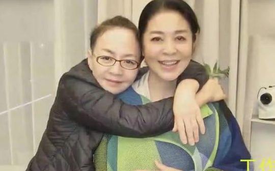 王琳晒《怦然再心动》聚会照宋丹丹倪萍和解后再同框