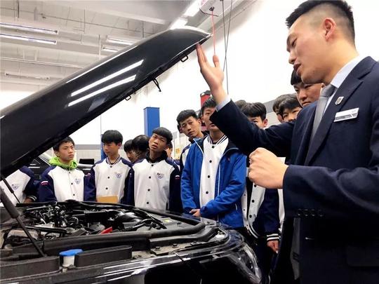 以此落实"一切为学生的就业,创业以及职业生涯持续发展服务"的办学