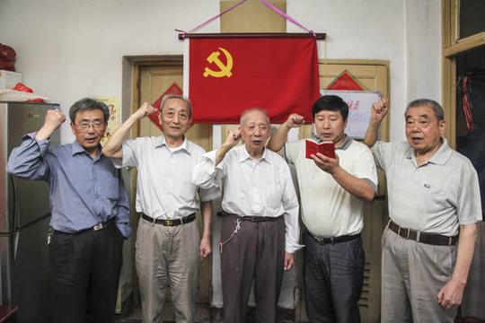 江苏泰州供电公司:重温入党誓词喜迎党的生日