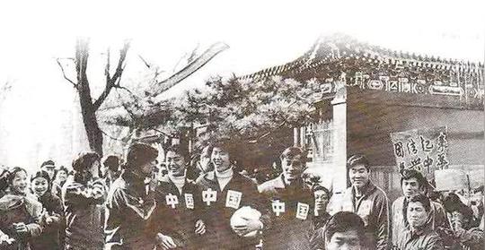 "从党的十三大提出社会主义初级阶段是全民奋起,艰苦创业,实现中华