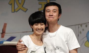 老牛吃嫩草的表情包搞笑gif