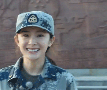 杨幂月牙笑表情包