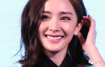 杨幂月牙笑表情包