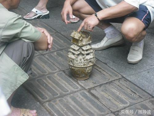 街头骗术防不胜防美女在大街上走着就上了当