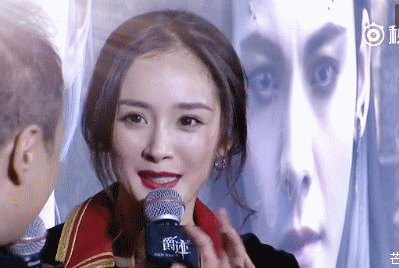 杨幂月牙笑表情包