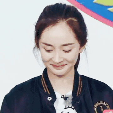 杨幂月牙笑表情包