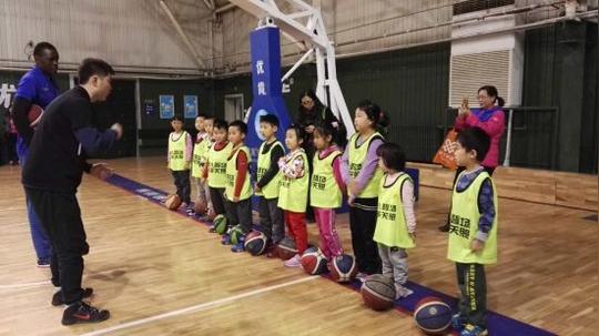 北外青少英语方庄校区特色活动：当英语遇上外教篮球，只剩下孩子们的酣畅淋漓！
