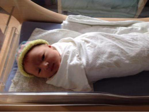 母子平安顺产报喜朋友圈