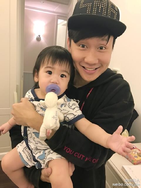 如何照顾新生儿双胞胎