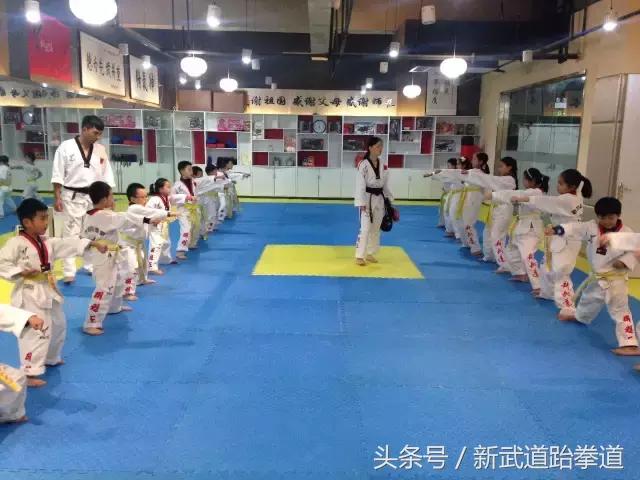宝宝经常踢腿是什么原因