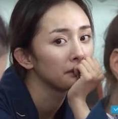 杨幂月牙笑表情包