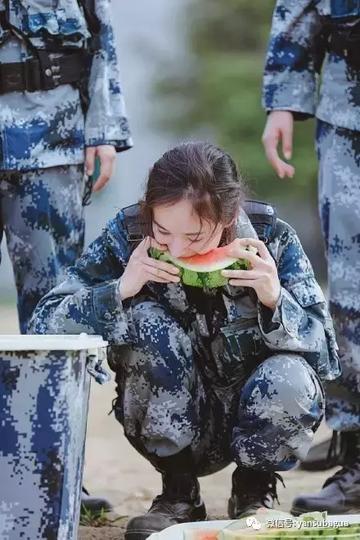 杨幂真正男子汉表情包