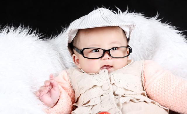 小宝宝近视是遗传吗 小宝宝近视是遗传吗