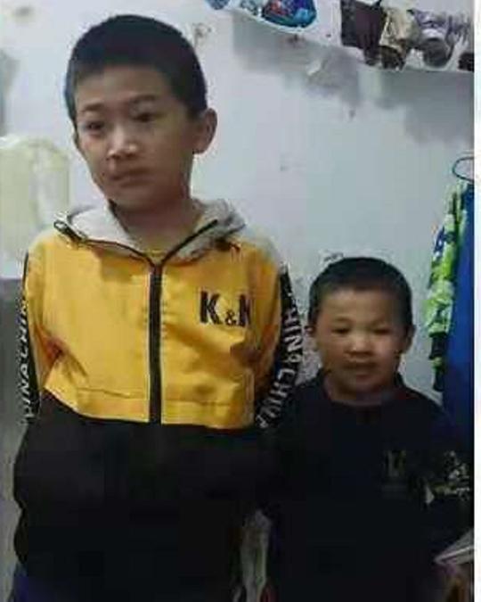 紧急寻人！汕头两名男孩失联数日，哥哥穿灰色秋衣、灰白色拖鞋，弟弟穿灰白色上衣、蓝色拖鞋