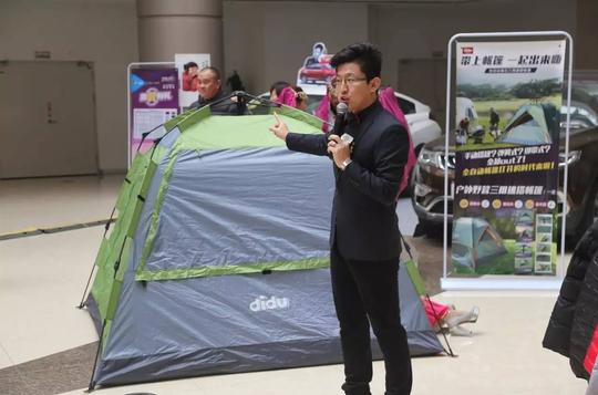 90后玩闹中创业，打造嘀嘟客河北首家线下实体店