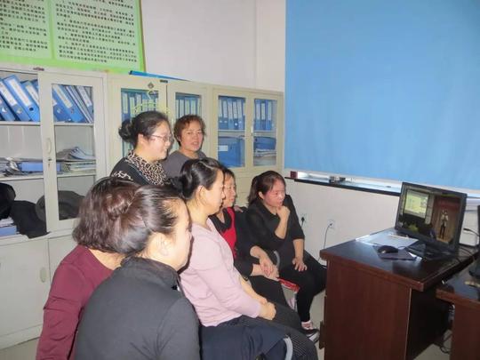 「丽人行·学习」图们市妇联积极组织各级妇联干部和网宣员收看直播讲座