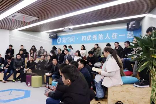 创业在选择⽅方向时，没有痛点的事情不要去做，因为市场不需要