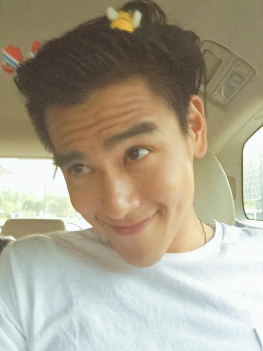 自拍男神彭于晏之迷之角度，颜值高的人很任性啊