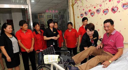 她40多岁下岗，做生意连压箱底的钱都亏了，幸好遇到贵人……