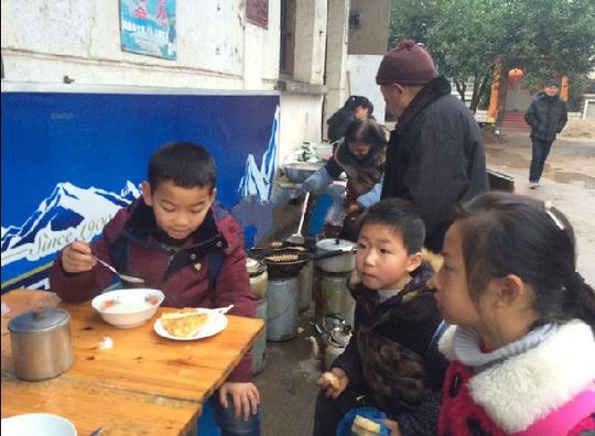 农村早饭奶奶坚守24年，早点从未涨价始终5毛，号称最便宜早餐