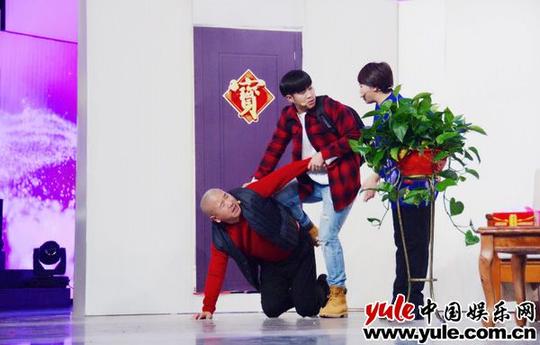 喜剧新星王亮高能模仿“刘能”，父子档爆笑亮相山东春晚