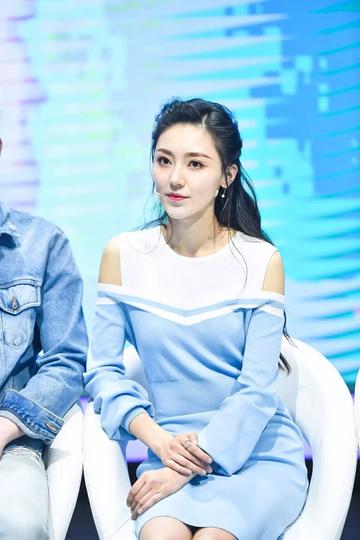 黄梦莹打成龙杨幂表情