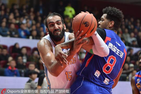 双方64犯规5人犯满离场四川为季后赛拼出本季最惨烈一战(gif)
