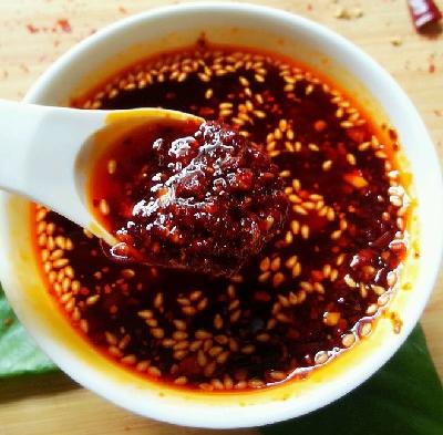 让辣椒油好吃有诀窍，让大家都能做出又香又辣又红的辣椒油来！