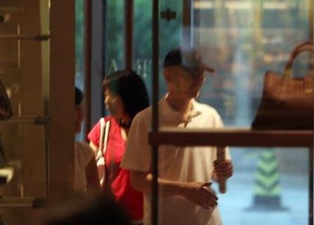 身体单薄分去养猪终在影坛叱咤风云与妻24年无子却不离不弃