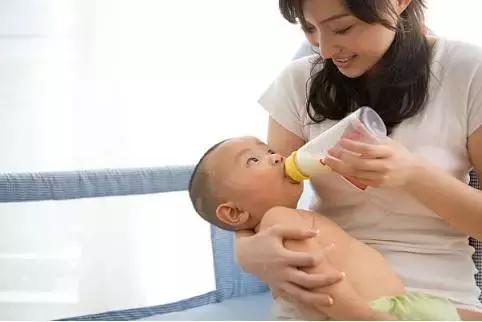 宝宝没吃饱有哪些表现