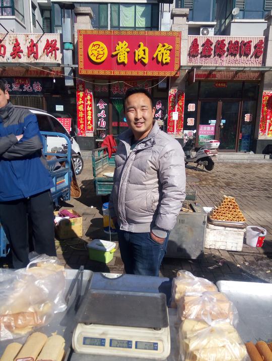 摆地摊一年多的他，一上午流水1300我们艰苦创业的开始！