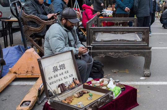 古玩市场假货泛滥，“兽首”、佛像几百块拿走
