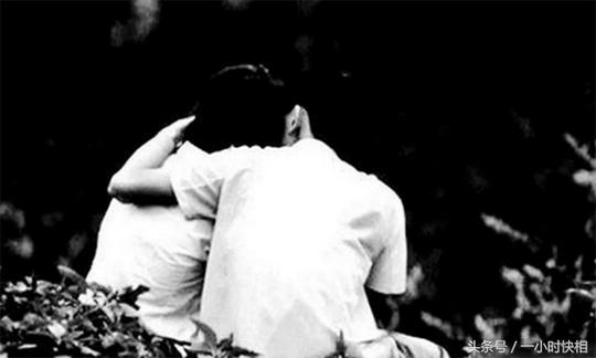 历史照片：1978年后，街头上谈恋爱的年轻人