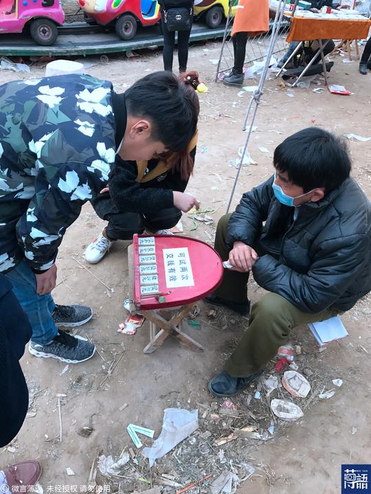 街头老骗局“弹球游戏”有孩子连连上当几分钟被骗百元