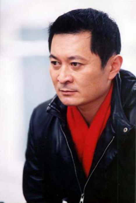 做生意被骗一无所有，因义气豪气与赵本山成挚友，如今自立门户