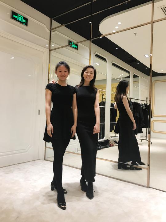 只卖一个颜色的衣服，创业1年销售1亿，4个月涨粉60万