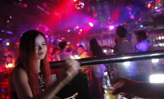 实拍夜场舞蹈演员的幕后生活，误解伴随着汗水