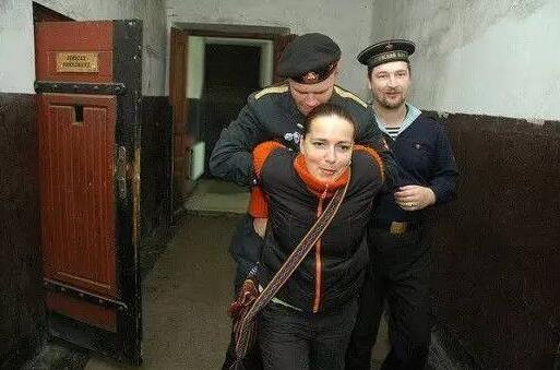 德国蟒蛇按摩服务生意火爆这些奇葩服务你敢体验吗？